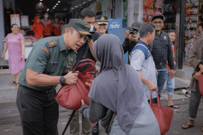 Polres, Kodim, Dan Organda Sumedang Bagi-bagi Bansos Untuk Masyarakat