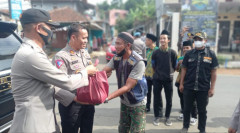 Polres Sumedang, Banser Dan IPNU Ganeas Bagikan Sembako Kepada Masyarakat Di Kecamatan Ganeas
