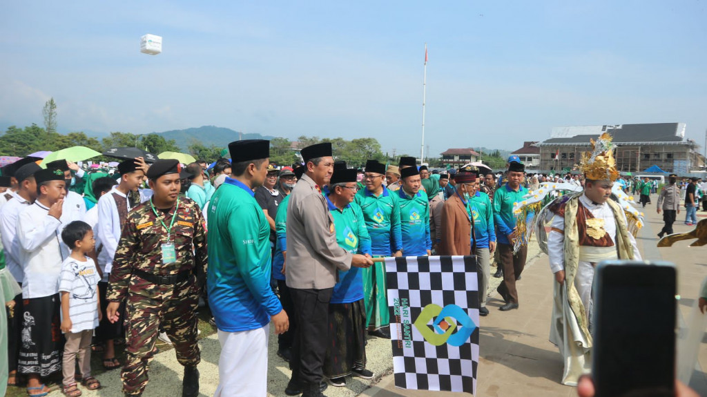 Wakapolda Jabar Buka Peringatan Hari Santri Nasional di Sumedang