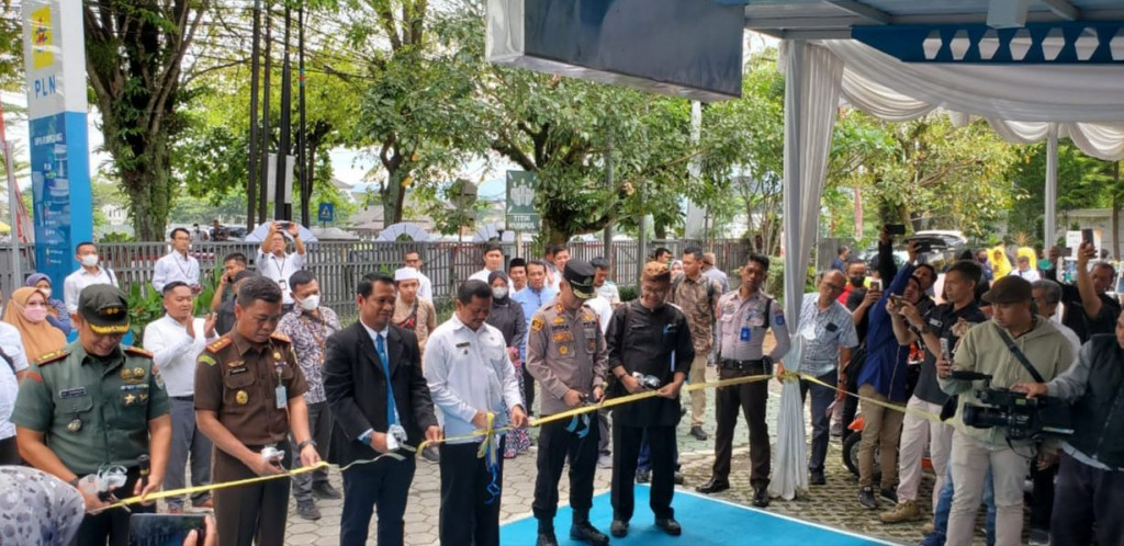 Kapolres dan Forkompimda Sumedang Resmikan SPKLU di PLN UP3 Sumedang