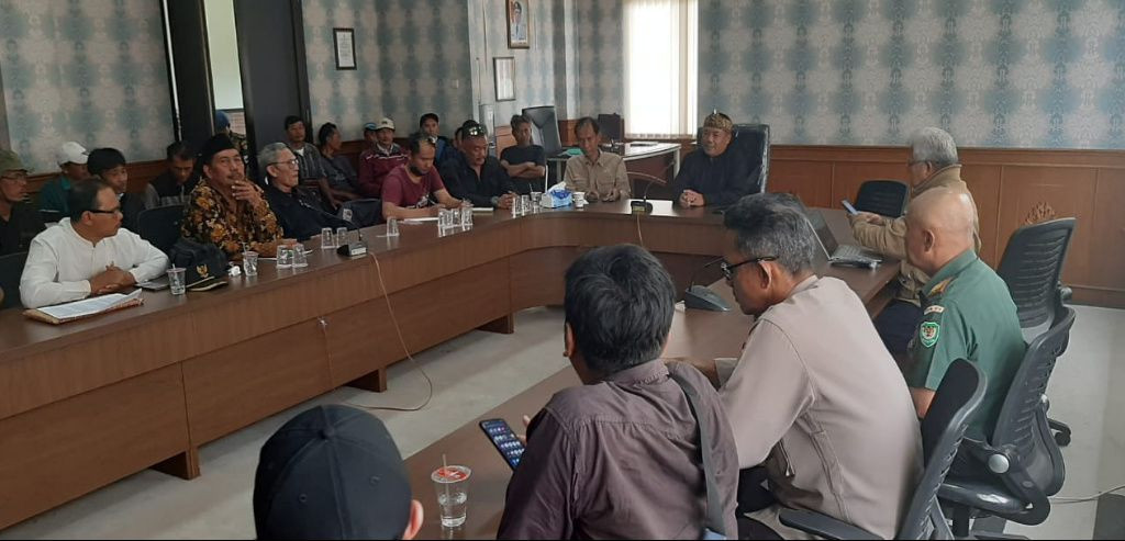 Ratusan Warga Terdampak Tol Cisumdawu Seksi II Lakukan Audiensi di IPP Kabupaten Sumedang