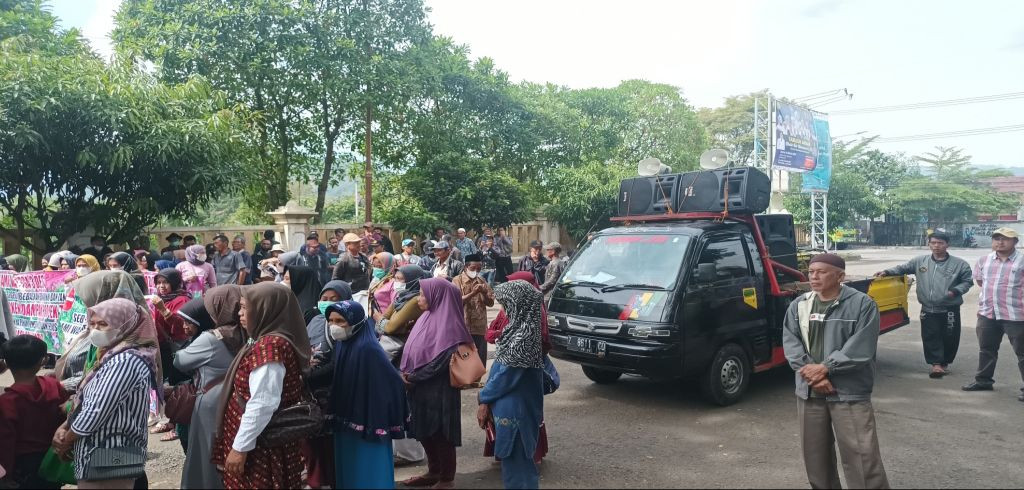 Ratusan Warga Terdampak Tol Cisumdawu Seksi II Lakukan Audiensi di IPP Kabupaten Sumedang