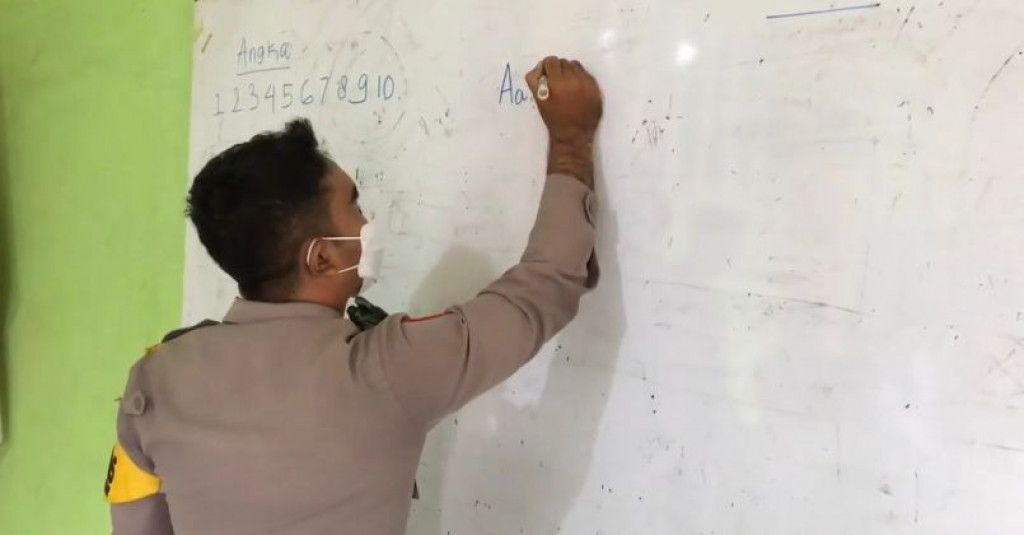 Kisah Inspiratif Bripka Yuda Bhabinkamtibmas Polsek Jatinangor yang Bantu Anak Putus Sekolah