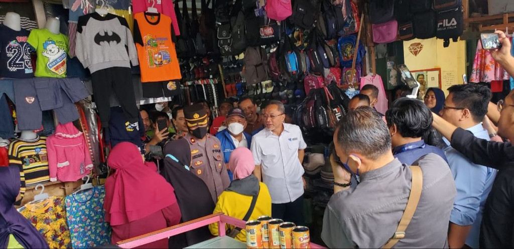 Polres  Gelar Personil Pengamanan Kunjungan Kerja Menperindag RI Di Pasar Tanjungsari Sumedang