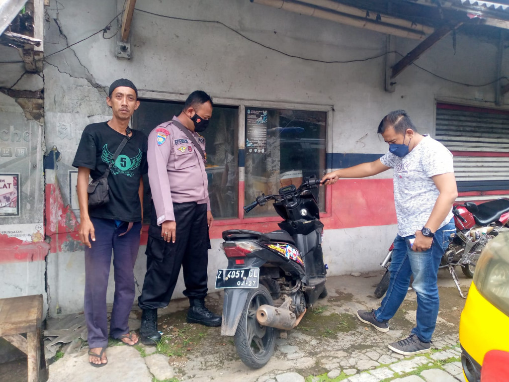 Akhirnya, Motor Tak Bertuan Yang Sempat Viral di Media Sosial Diserahkan Polsek Ganeas Ke Pemiliknya