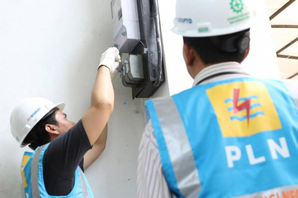 12.865 Rumah Tangga Kurang Mampu di Jabar Dapatkan Bantuan Pemasangan Listrik