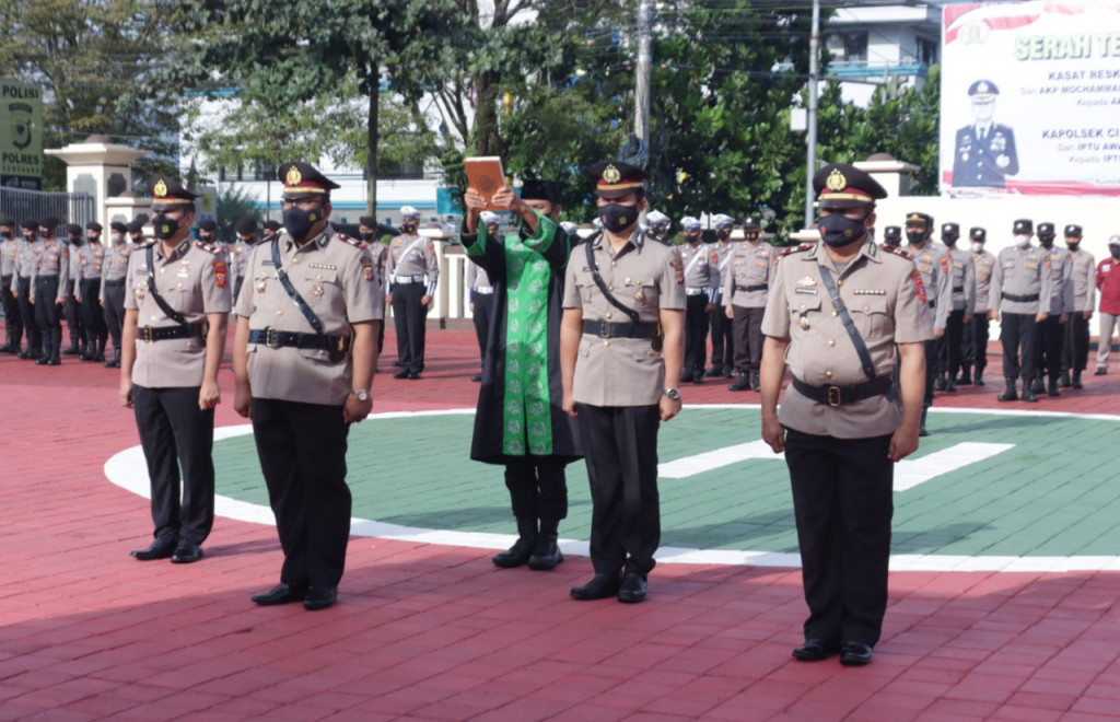 Kapolres Sumedang Pimpin Serah Terima Kasat Reskrim dan Kapolsek Cisitu