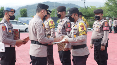 Kapolres Sumedang Berikan Penghargaan Bagi Personil Yang Berprestasi