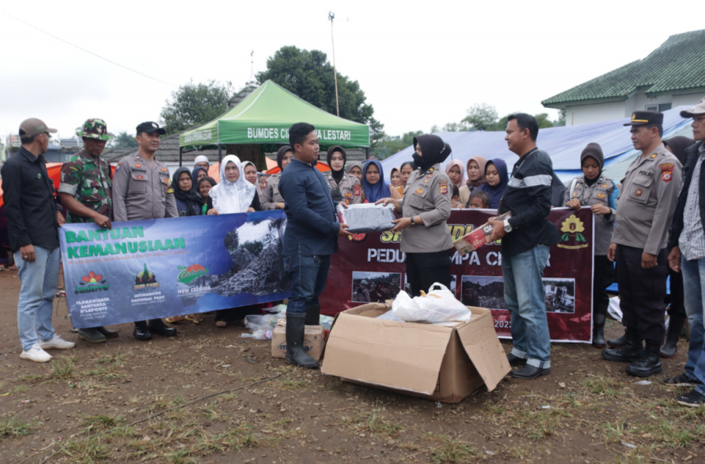 Peduli Korban Bencana Cianjur, Polwan Polres Sumedang Kirim Bantuan dan Lakukan Trauma Healing