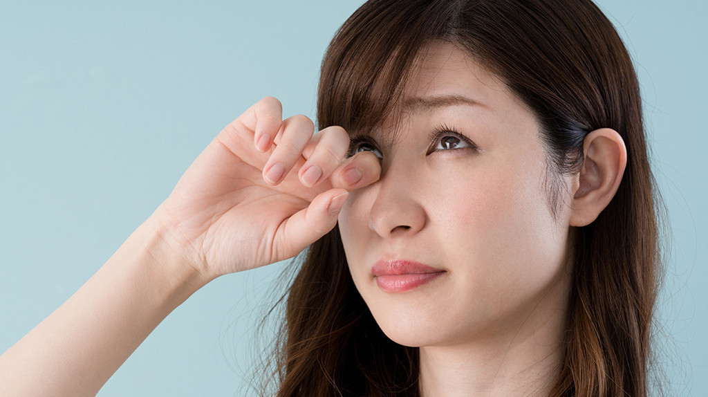 3 Cara Ampuh Obati Sakit Mata, Tanpa Harus Pergi ke Dokter