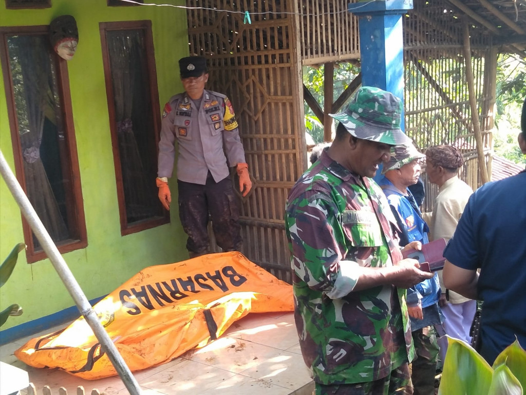 Tim Sar Gabungan Berhasil Evakuasi Korban Longsor Sindulang, Cimanggung