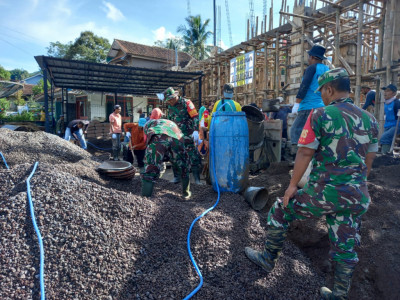 Sejumlah Personel TNI Di Sumedang Turun Bantu Warga Bangun Mesjid