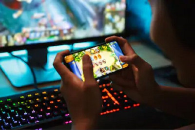 Waspada! Kebiasaan Bermain Game Online Bisa Mengganggu Kesehatan Otak Lho