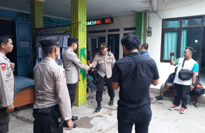 Kapolres Sumedang Tinjau Lokasi Banjir Bandang Dan Pengungsian Warga Cimanggung