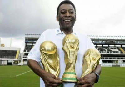 Pele Legenda Sepakbola Pemenang 3 Piala Dunia Meninggal Dunia