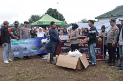 Peduli Korban Bencana Cianjur, Polwan Polres Sumedang Kirim Bantuan Dan Lakukan Trauma Healing