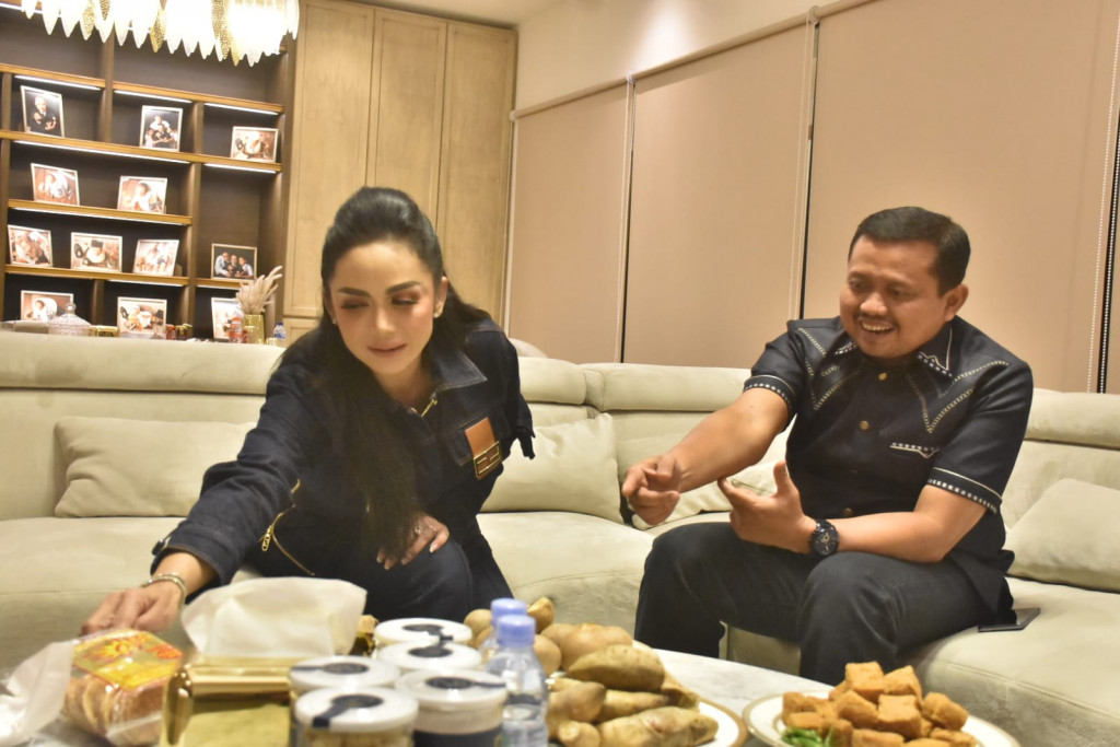 Krisdayanti Sangat Doyan Ubi Cilembu 