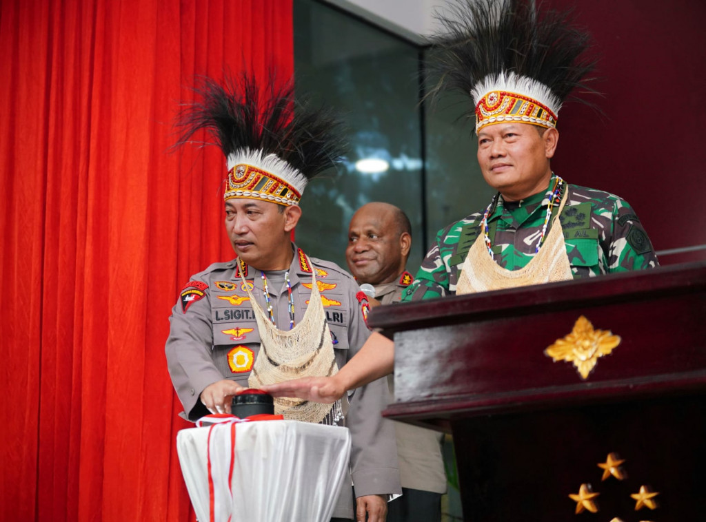 Didampingi Panglima TNI, Kapolri Listyo Sigit Prabowo Resmikan Mapolda Papua di Jayapura