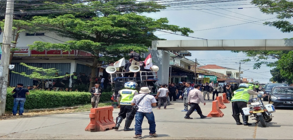 Polres Sumedang Lakukan Pengamanan Aksi Unjuk Rasa Sengketa Lahan di Cimanggung