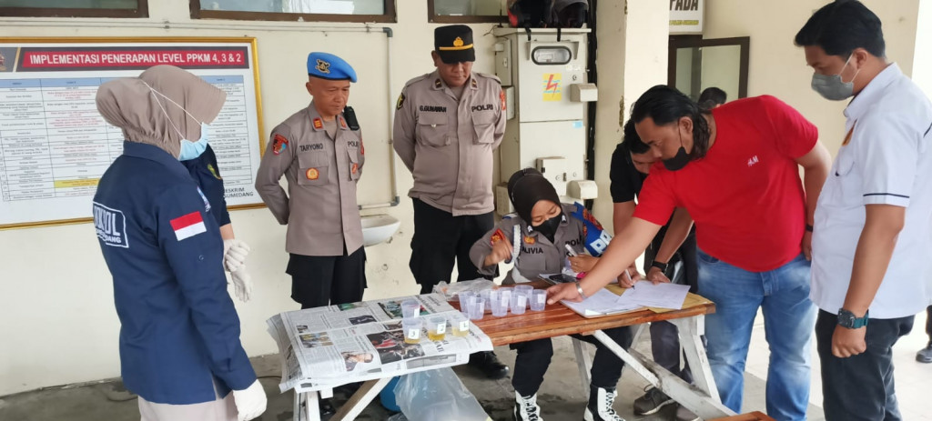Cegah Adanya Penyalahgunaan Narkoba, Polres Sumedang Lakukan Tes Urine Bagi Personilnya 