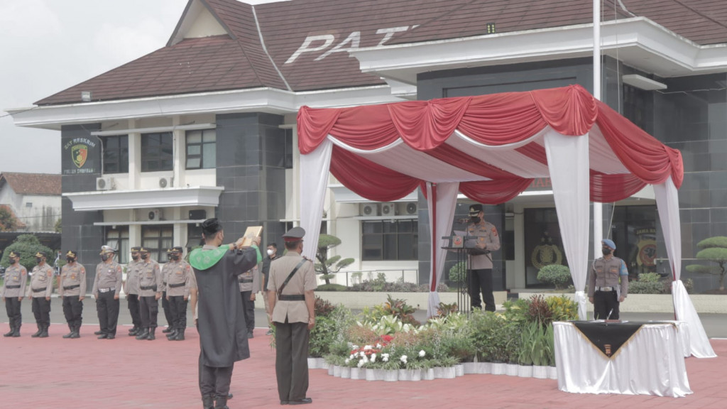 Kapolres Sumedang Lantik Kapolsek Darmaraja Dan Kapolsek Sukasari 