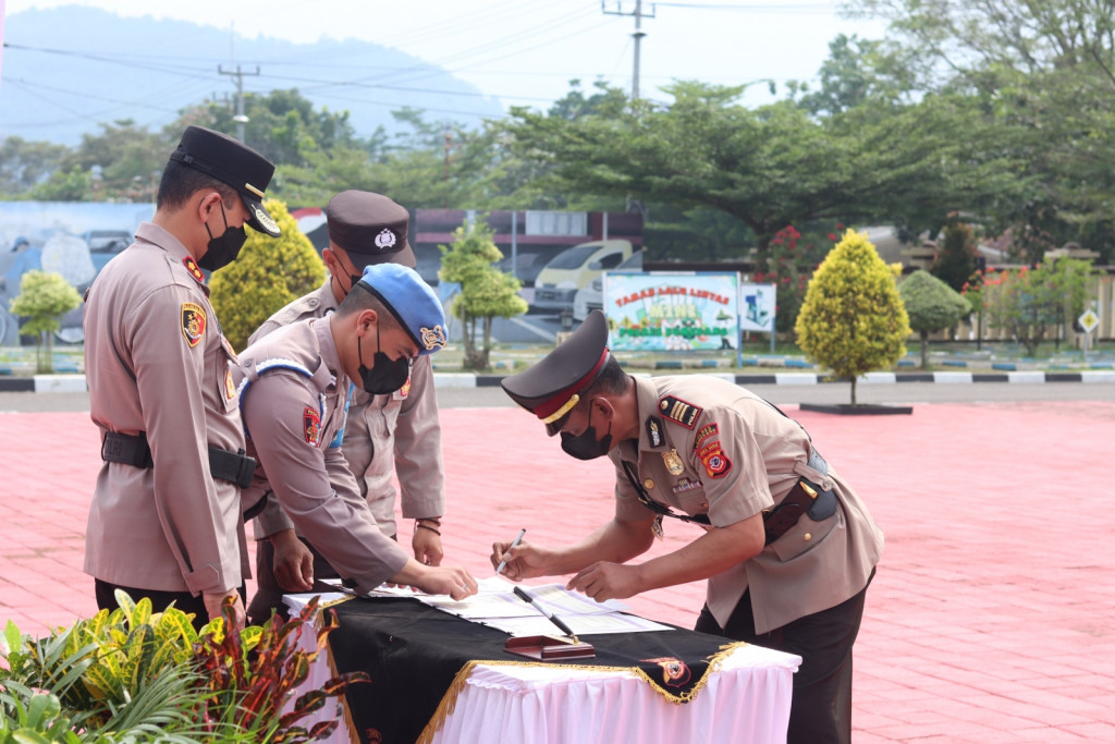 Kapolres Sumedang Lantik Kapolsek Darmaraja Dan Kapolsek Sukasari 