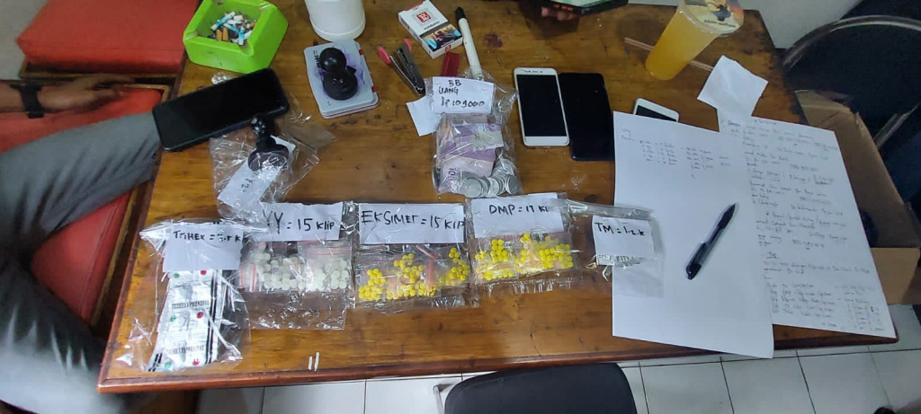 Polsek Jatinangor Sumedang Gagalkan Jual Beli Obat Terlarang dan Amankan 4 Pelaku