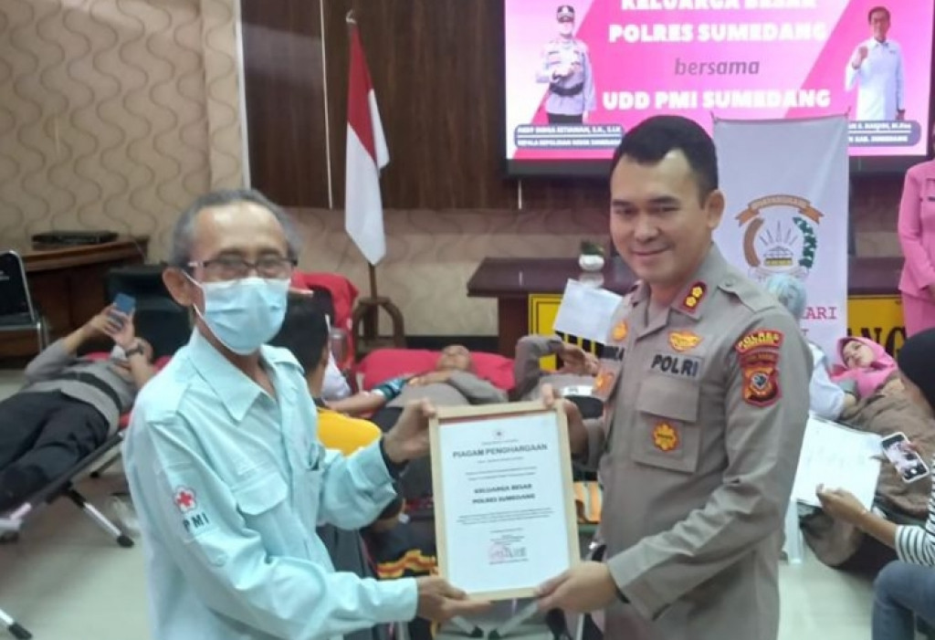 Gandeng PMI Polres Sumedang Gelar Donor Darah