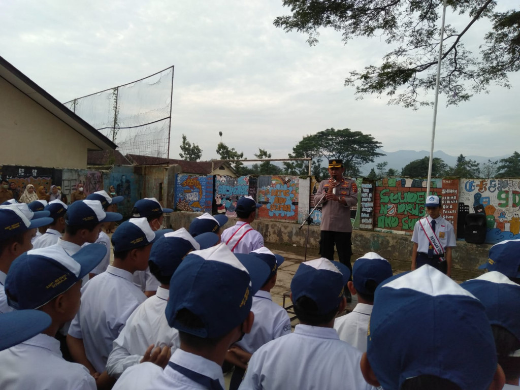 Kapolsek Situraja Berikan Himbauan Kamtibmas kepada Siswa SMPN 1 Situraja