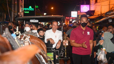 Malam Mingguan Di Malioboro, Jokowi Ajak Jan Ethes Naik Andong