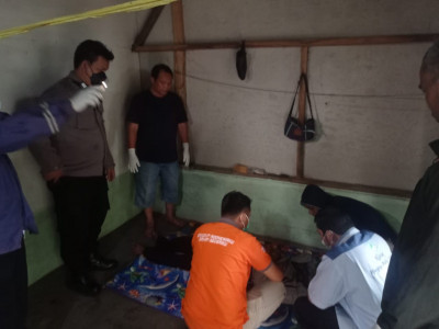 Seorang Pria 80 Tahun Ditemukan Tewas Gantung Diri Di Ujungjaya Sumedang