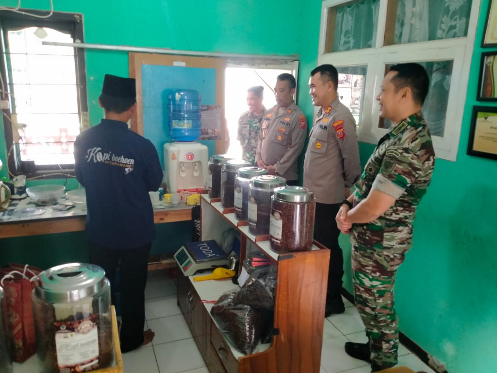 Gelar Jumat Curhat, Kapolres Sumedang Dengarkan Keluhan dari Kelompok Tani Kopi Nagarawangi