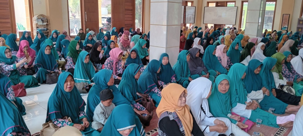 Peringati Isra Miraj 1444H, Bhabinkamtibmas Polsek Tanjungkerta Sampaikan Pesan Kamtibmas