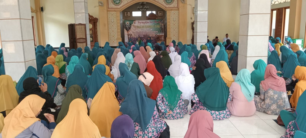 Peringati Isra Miraj 1444H, Bhabinkamtibmas Polsek Tanjungkerta Sampaikan Pesan Kamtibmas