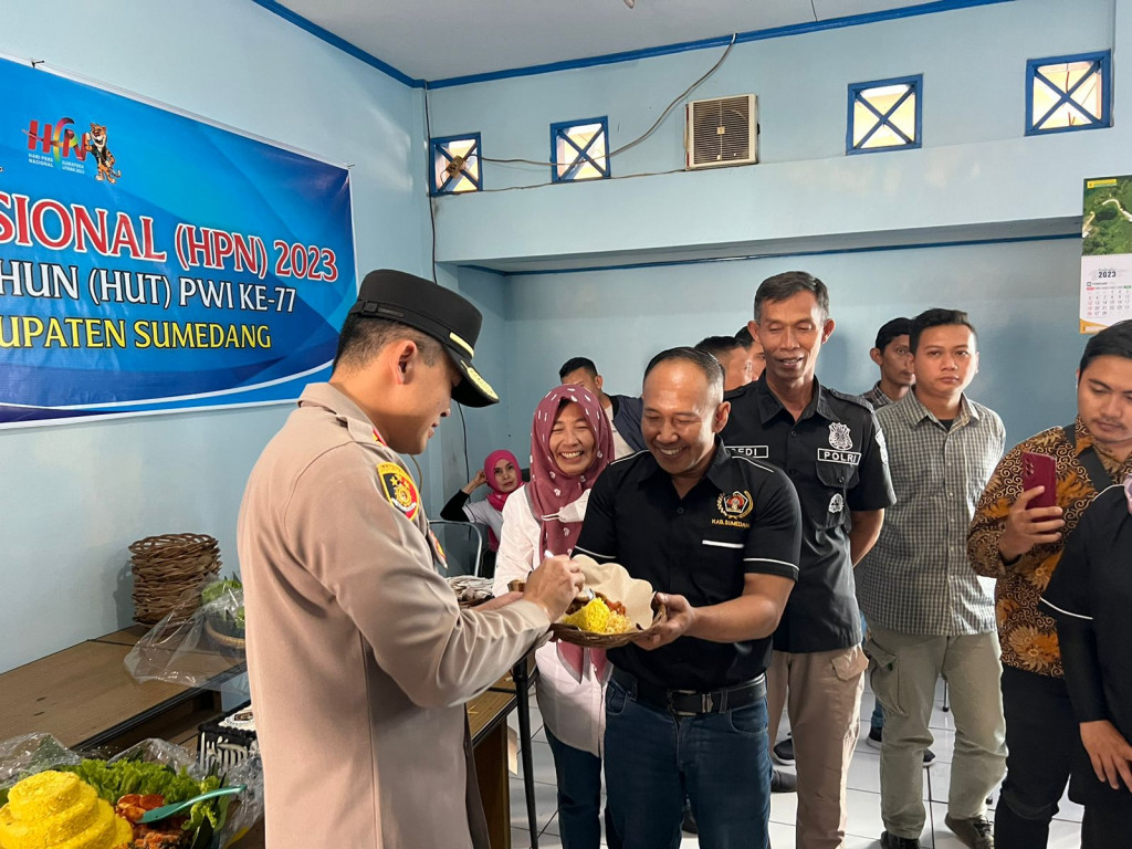 Kapolres Sumedang Hadiri Peringatan HPN 2023 dan HUT PWI ke 77 di GIM Sumedang