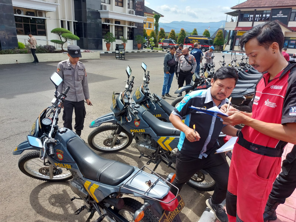 Siapkan Sarana Prasarana Pengamanan Pemilu 2024, Polres Sumedang Lakukan Pengecekan Kendaraan Dinas