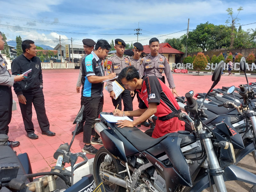 Siapkan Sarana Prasarana Pengamanan Pemilu 2024, Polres Sumedang Lakukan Pengecekan Kendaraan Dinas