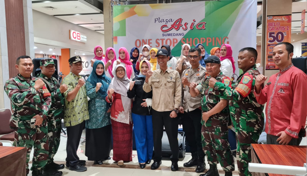 Polsek Sumedang Utara Lakukan Pemberian Vitamin dan Makanan Tambahan Kepada Balita dan Ibu Hamil 