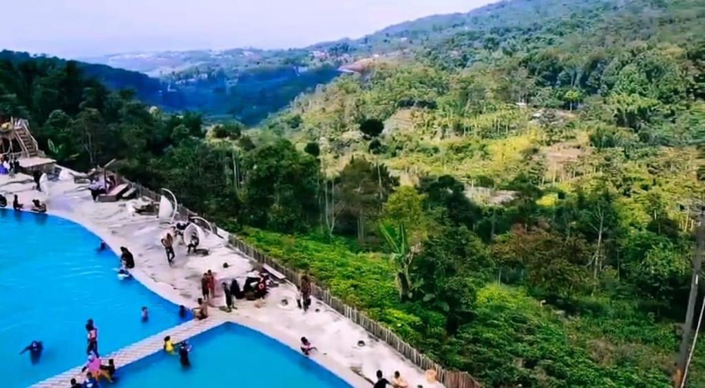 7 Fakta Wisata Kolam di Atas Awan Cibugel Sumedang