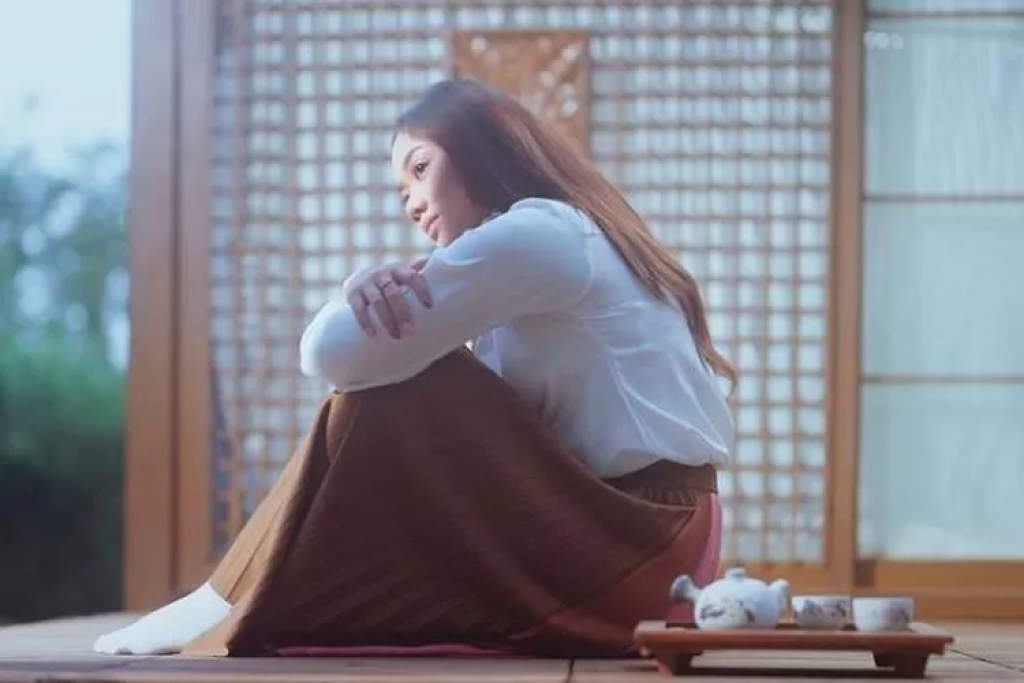 Lewat Lagu 'Getar Cinta', Iga Azwika Bahas Fenomena Overthinking