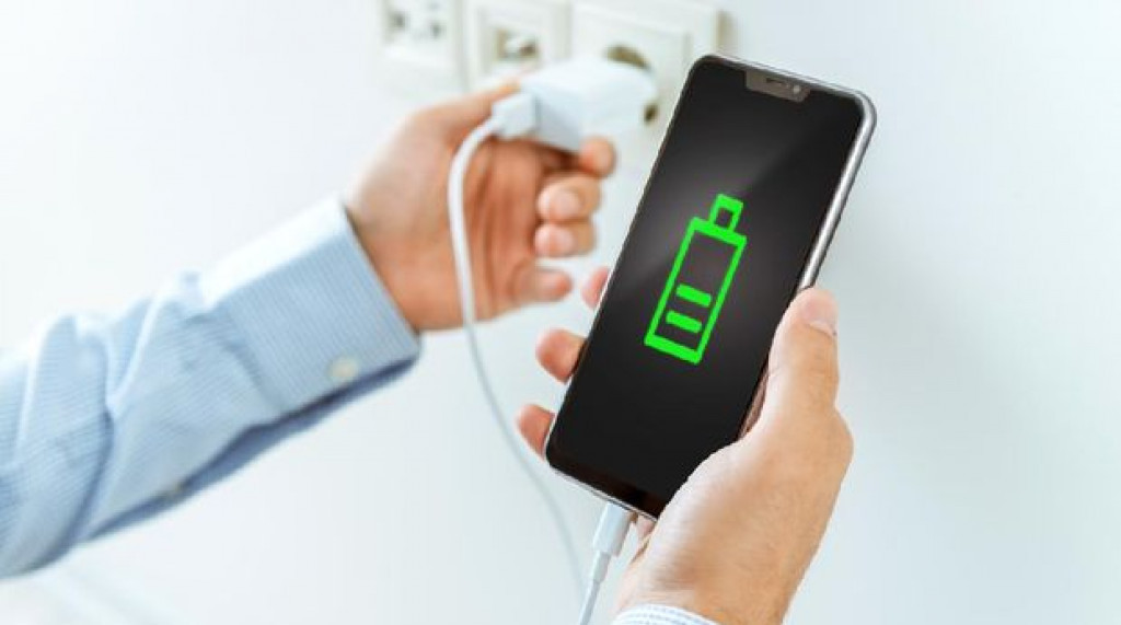 5 Kesalahan Mengisi Baterai Ponsel, Jangan Dilakukan lagi!