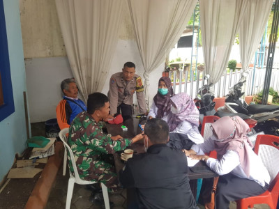 Polsek Bersama Puskesmas Sumedang Selatan Melakukan Pemeriksaan Kesehatan Warga