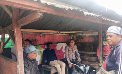 Sambangi Para Pengemudi Ojeg, Kapolsek Cimalaka Sampaikan Himbauan Keselamatan Berkendara 