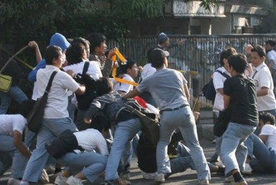 4 Sikap Orangtua Yang Jadi Pemicu Kenakalan Anak Di Usia Remaja, Simak Yuk!