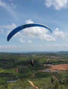 Serunya Wisata Paralayang Di Kota Batam  