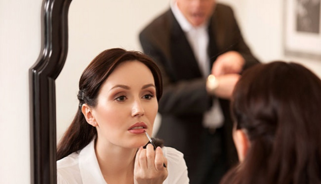 4 Bahaya Berbagi Produk Make Up kepada Orang Lain, Jangan Sembarangan!