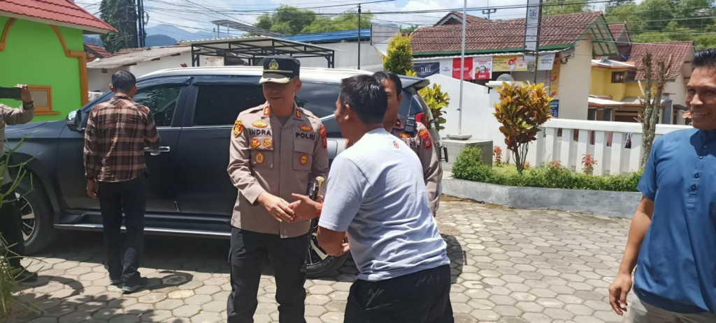 Dengarkan Aspirasi Masyarakat, Kapolres Sumedang Laksanakan Jumat Curhat di Kelurahan Regol Wetan 