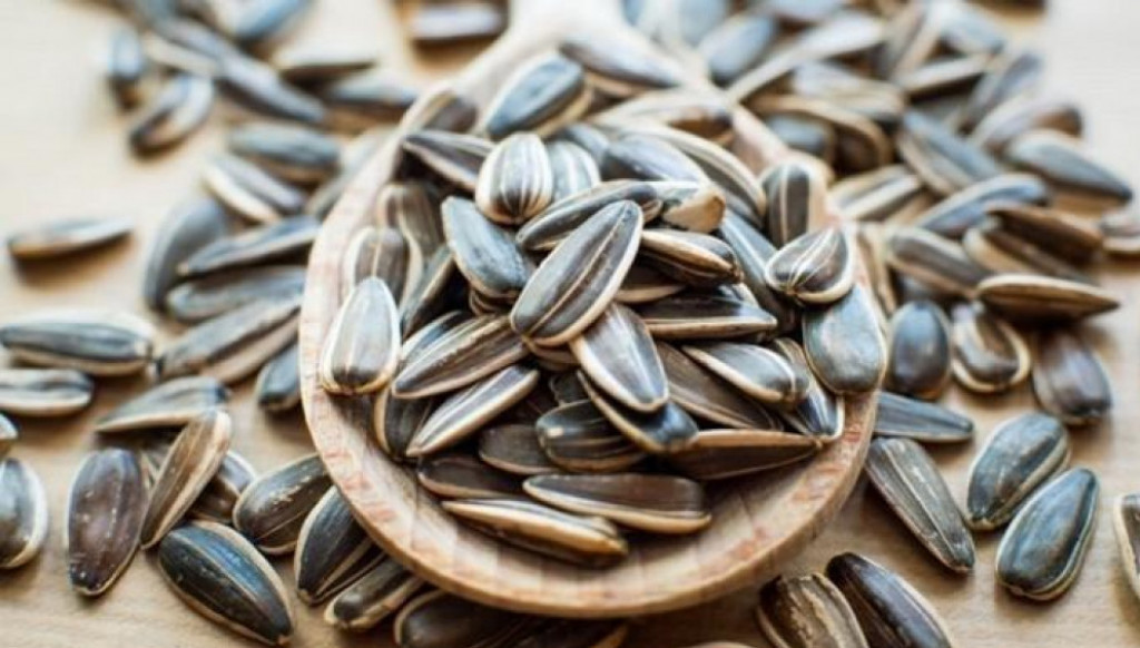 Nggak Cuma Populer sebagai Camilan! Ini 6 Manfaat Kuaci yang Mesti Kamu Tahu