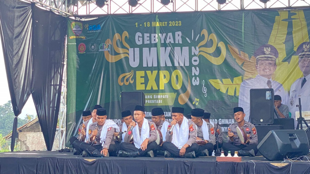 Meriahkan Gebyar UMKM Expo, Anggota Dalmas Polres Sumedang Tampilkan Nasyid Sholawat Nadhom Alfiyah 