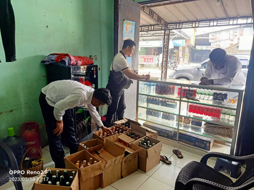 Cipta Kondisi Jelang Bulan Ramadhan, Polres Sumedang Laksanakan Operasi Miras